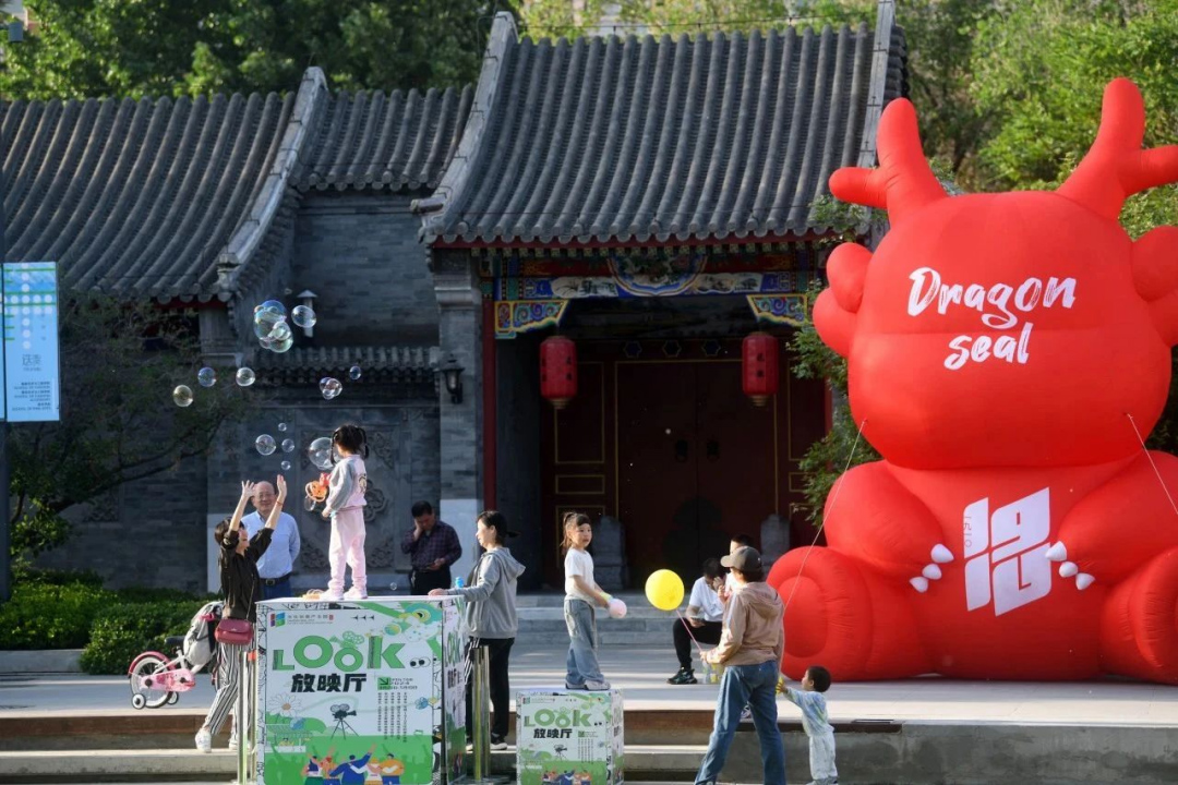 喜報(bào)！海國(guó)投集團(tuán)所屬龍徽文創(chuàng)公司及稻香湖景酒店榮獲“首都文明單位”稱號(hào)！594 拷貝.jpg